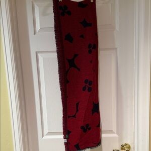 Lesley Evers SHANNON scarf Jumbo Blooms Red
& Navy. Acrylic Nylon Cotton 19x70"